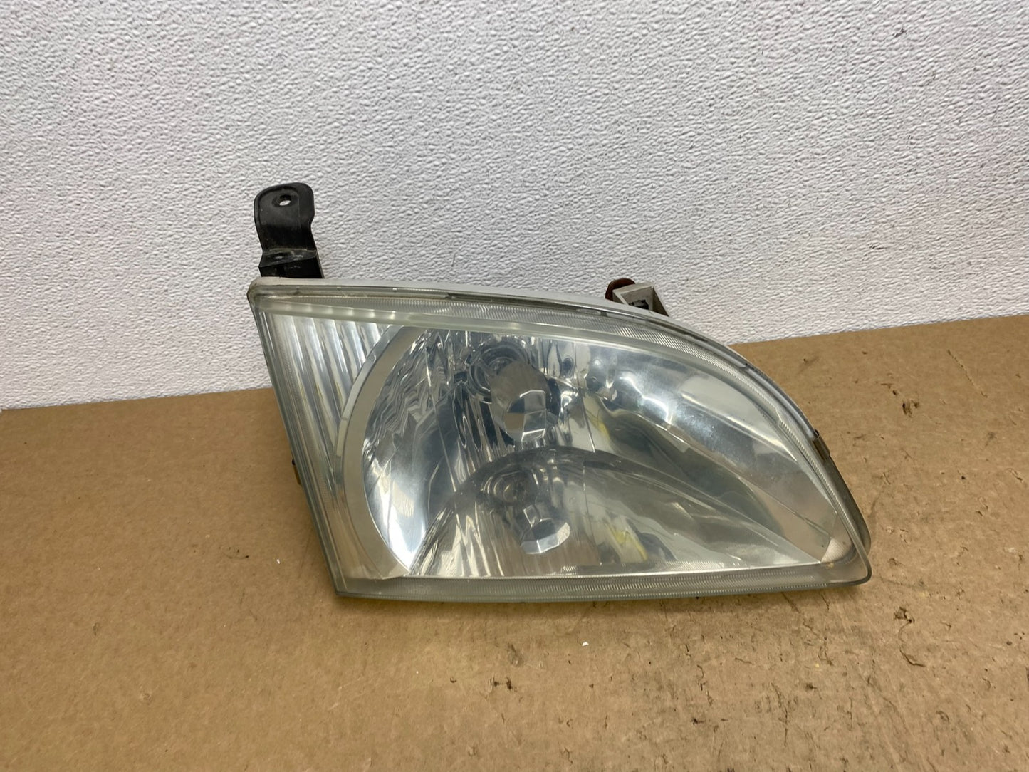 2001 2002 2003 Toyota Sienna Right Passenger Rh Side Headlight Halogen AC1500 DW0