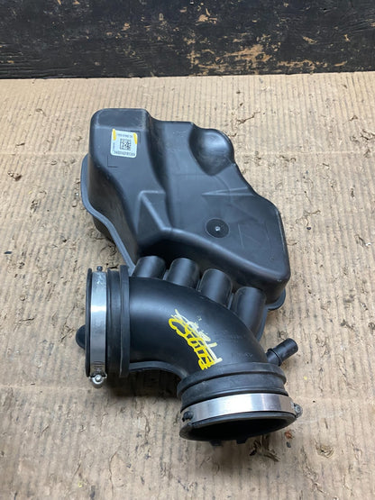 2020 to 2022 Ford Explorer OEM Air Right Intake Cleaner Inlet OEM T9792 DG7