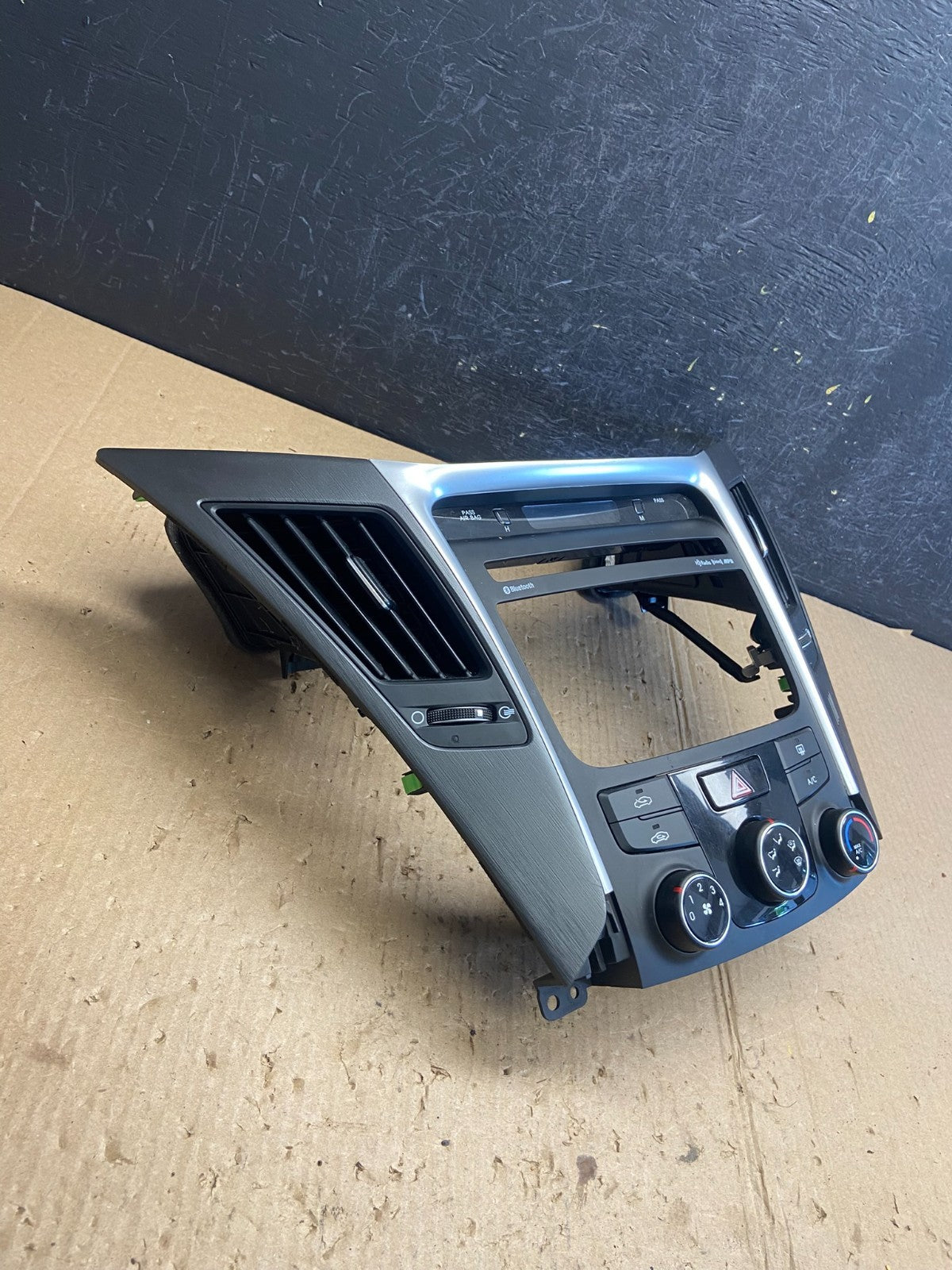 2011 - 2014 Hyundai Sonata Center Radio Climate Control Air Vent Bezel AE4098 DG1