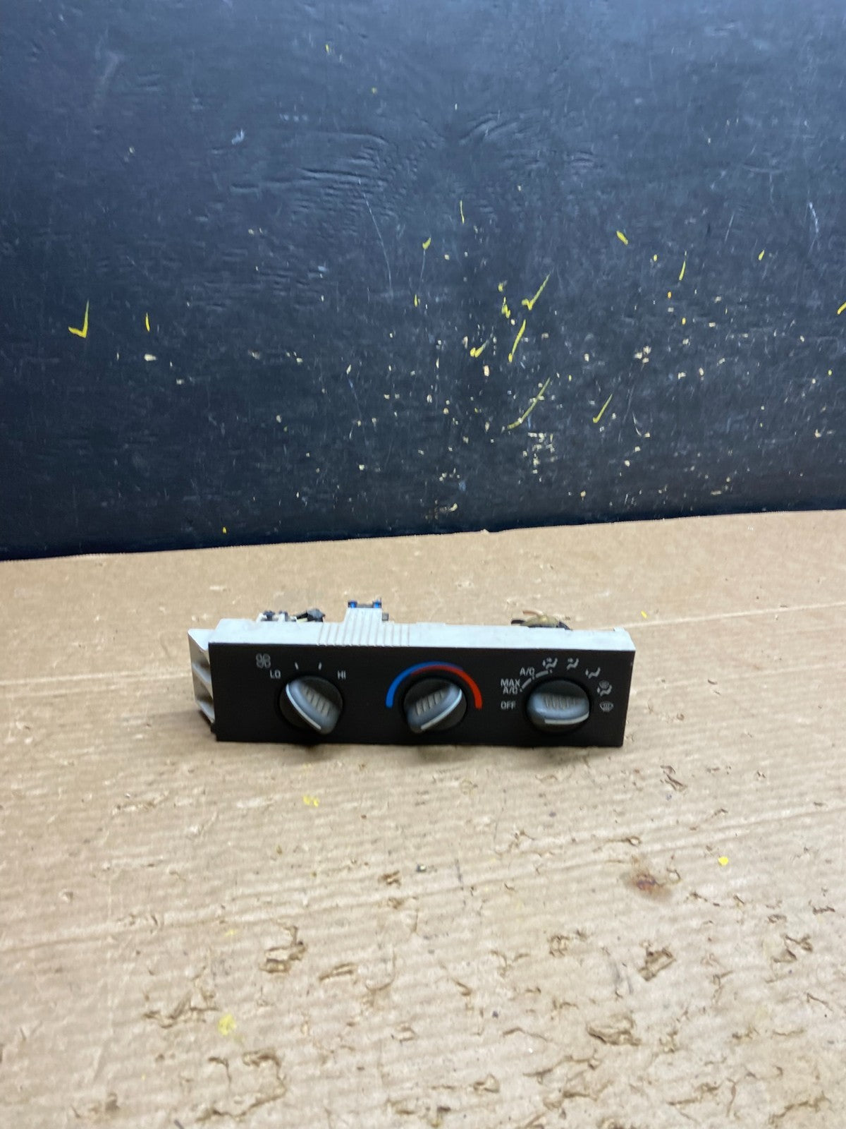 2001 - 2007 GMC Chevrolet Express 1500 Climate Control A/C W3054 DG0