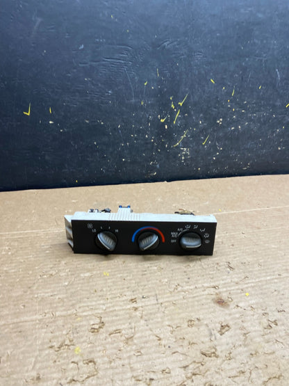 2001 - 2007 GMC Chevrolet Express 1500 Climate Control A/C W3054 DG0