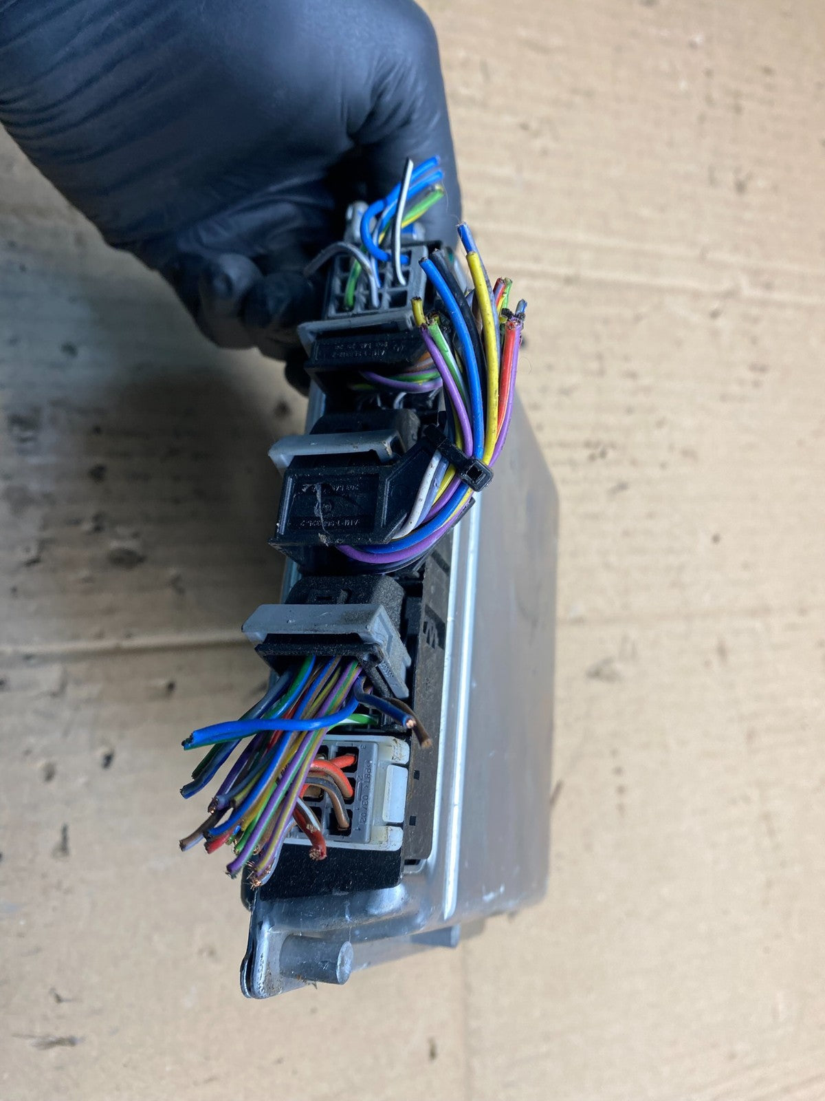 1999 to 2005 Mercedes E320 CLK320 Engine Control Module a1121532079 v2335 DG2