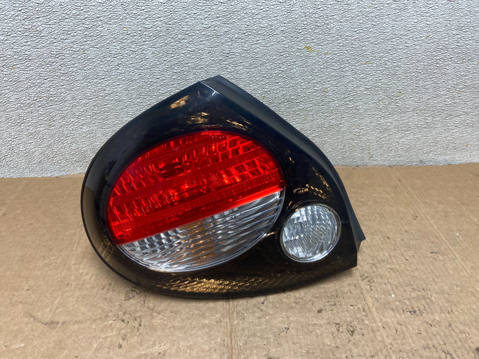 2000 to 2001 Nissan Maxima Left Driver Lh Side Tail Light Oem AA3702 DW0