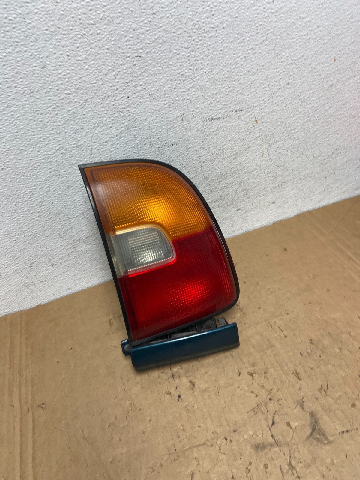 1996 - 1997 Toyota Rav4 Right Passenger Rh Side Tail Light AD3277 DW2