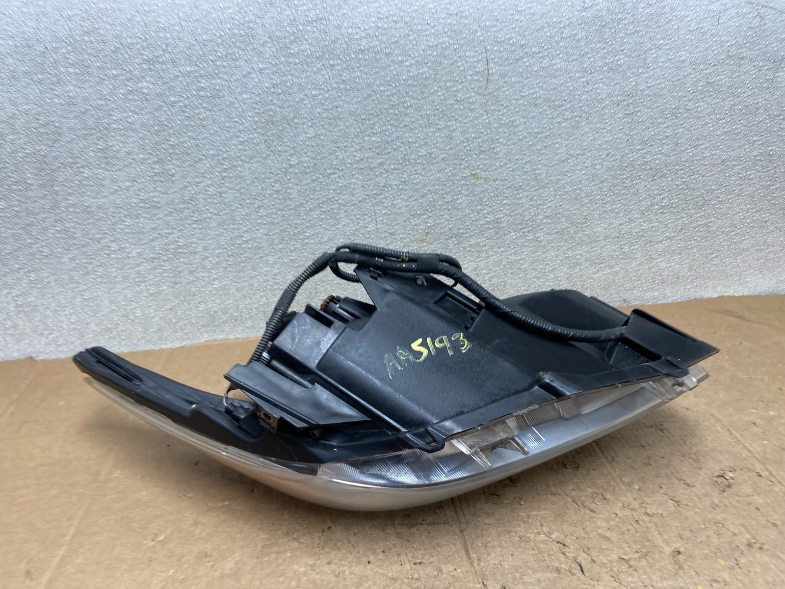 2010 - 2011 Toyota Prius Left Driver LH Blue Halogen Headlight Oem AA51936