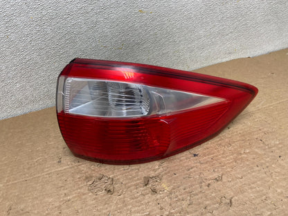 2013 to 2016 Ford C-Max Right Passenger RH Side Tail light z3671 DG0