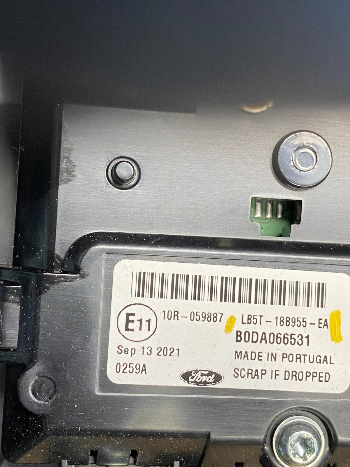 2020 to 2023 Ford Explorer Console Radio Display Screen Air Vents ad1880 DG8