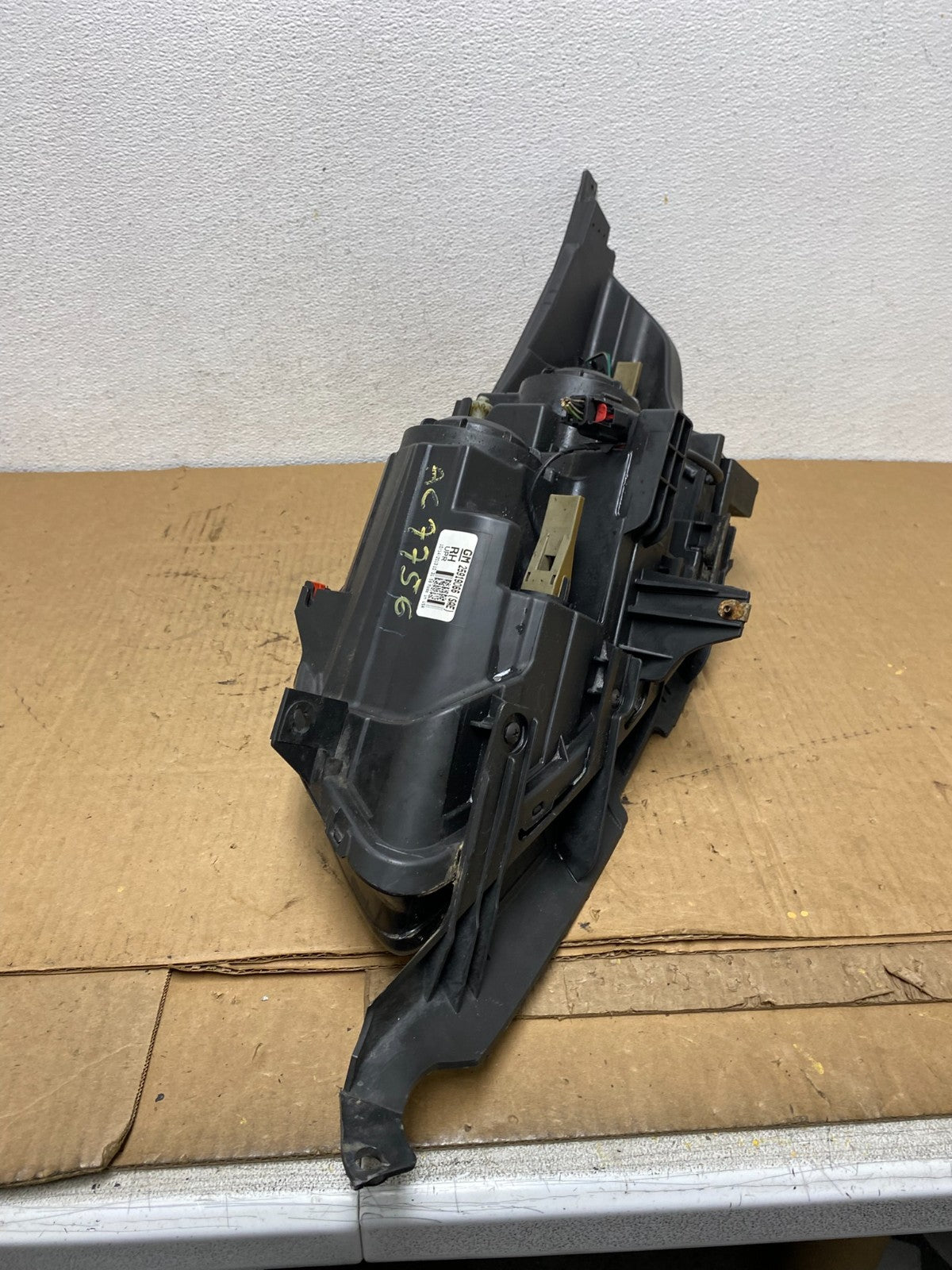 2013 - 2015 Chevrolet Malibu Projector Headlight Right Passenger AC7756 DW9