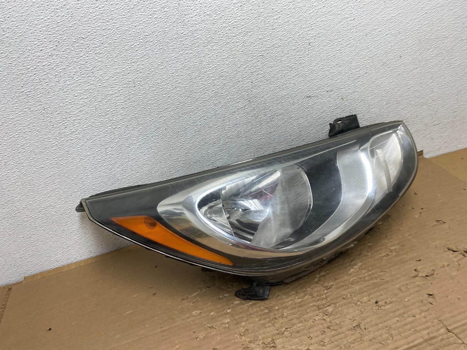 2013 to 2017 Hyundai Accent Right Passenger RH Side Headlight AD4360 DW2