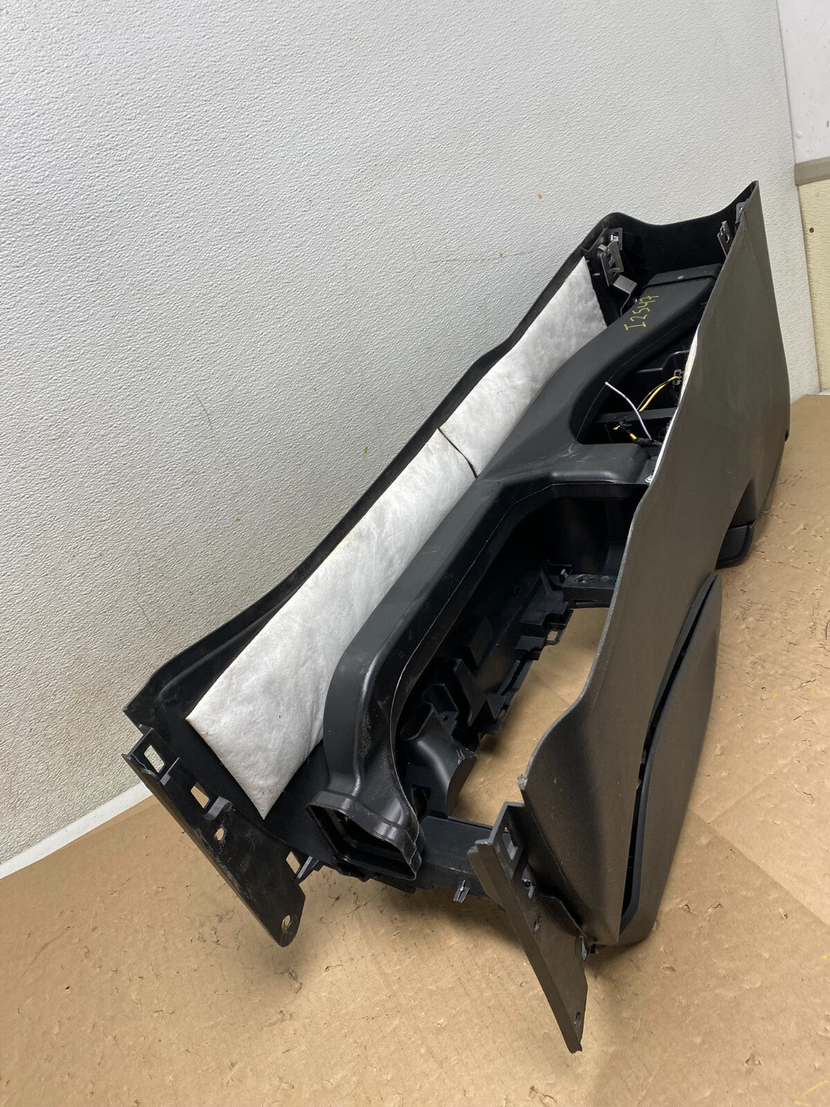 2014-2016 Nissan Rogue Center Console Arm Dual Cup Holder Bezel I2547 DG111