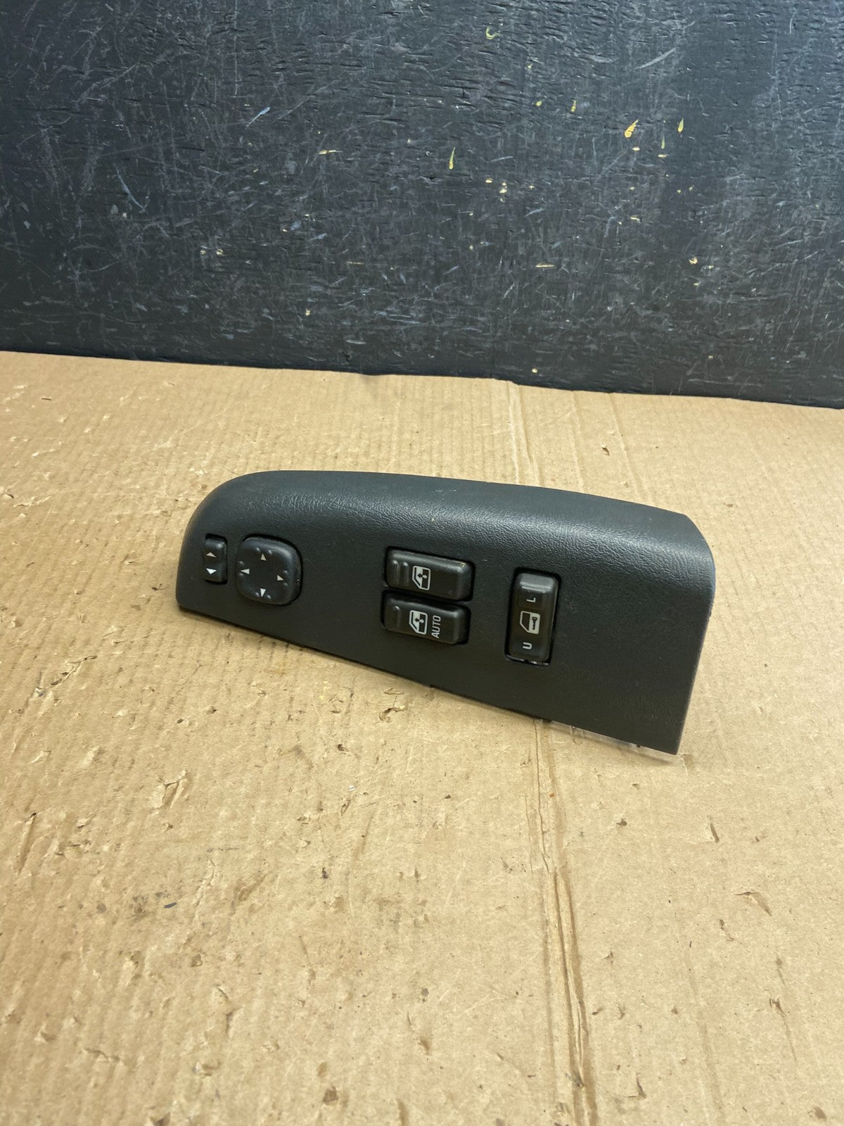 1999 to 2002 Chevrolet Silverado Master Power Window Switch AE4018 DG0