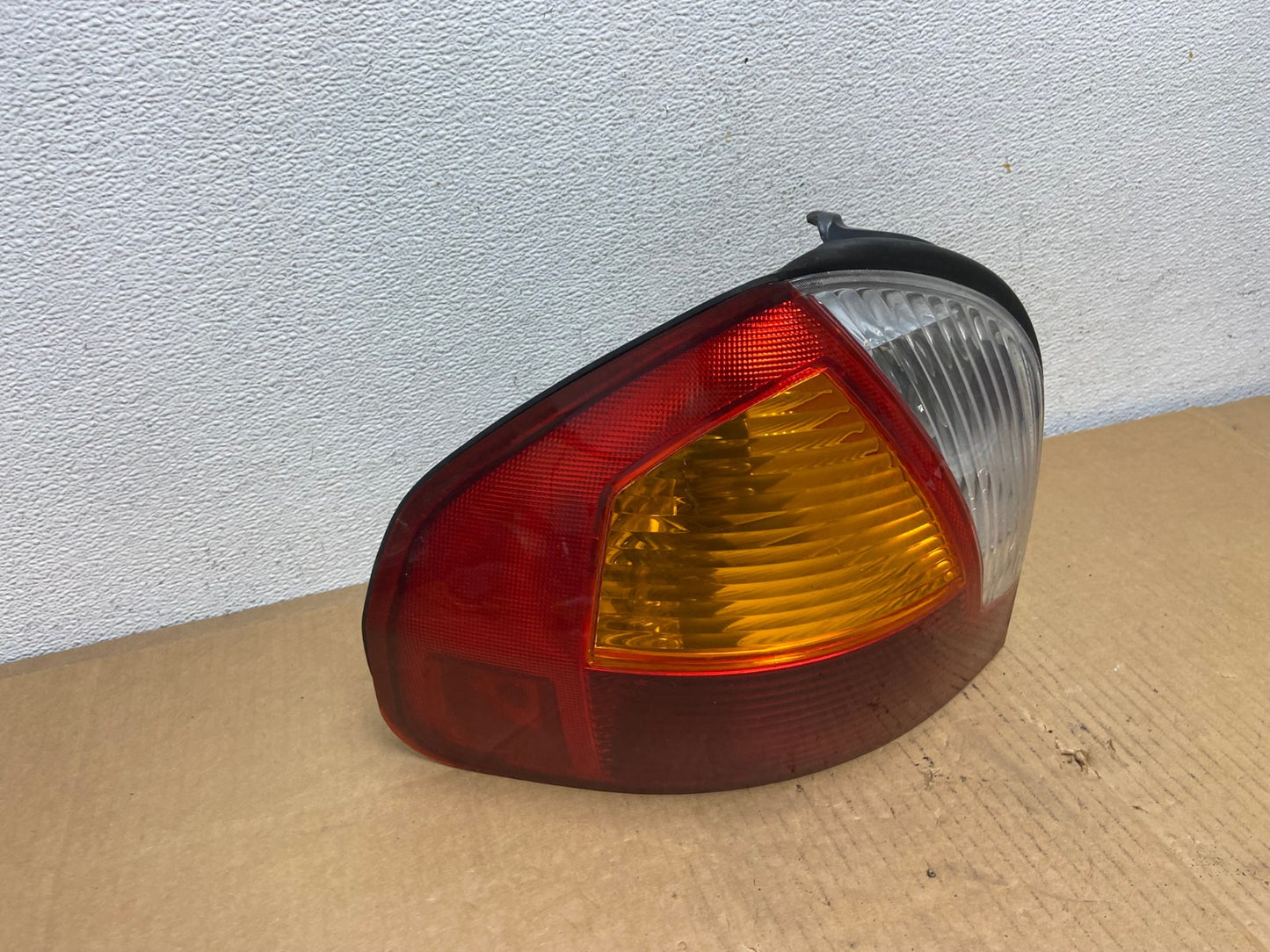 2001 - 2004 Hyundai Santa Fe Left Driver LH Side Tail Light AD0790 LK2