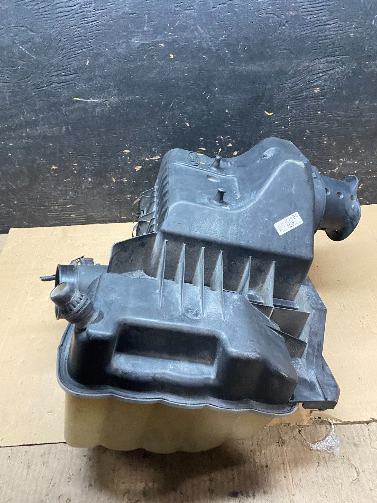 2007 to 2014 Ford Expedition Air Intake Cleaner Box Coolant Bottle x3105 DG6