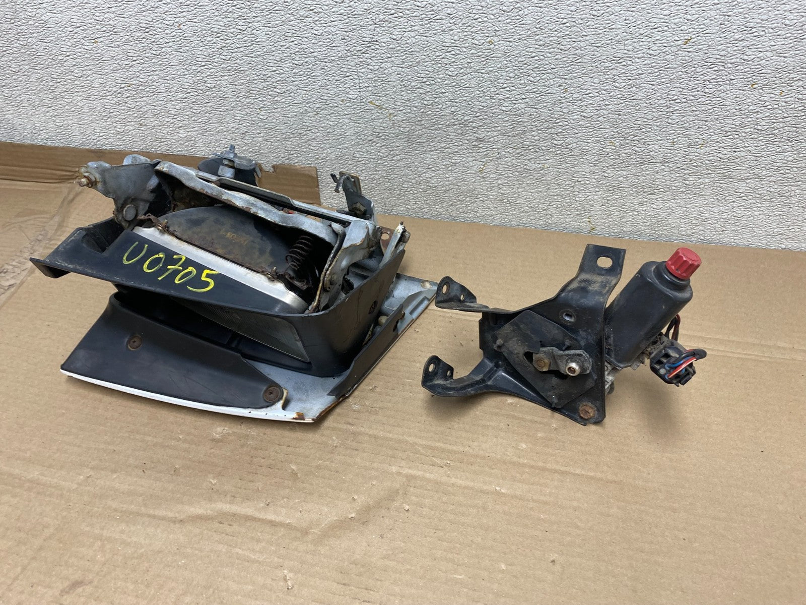1990 1991 Mitsubishi Eclipse Right Passenger RH Headlight U0705 DG9
