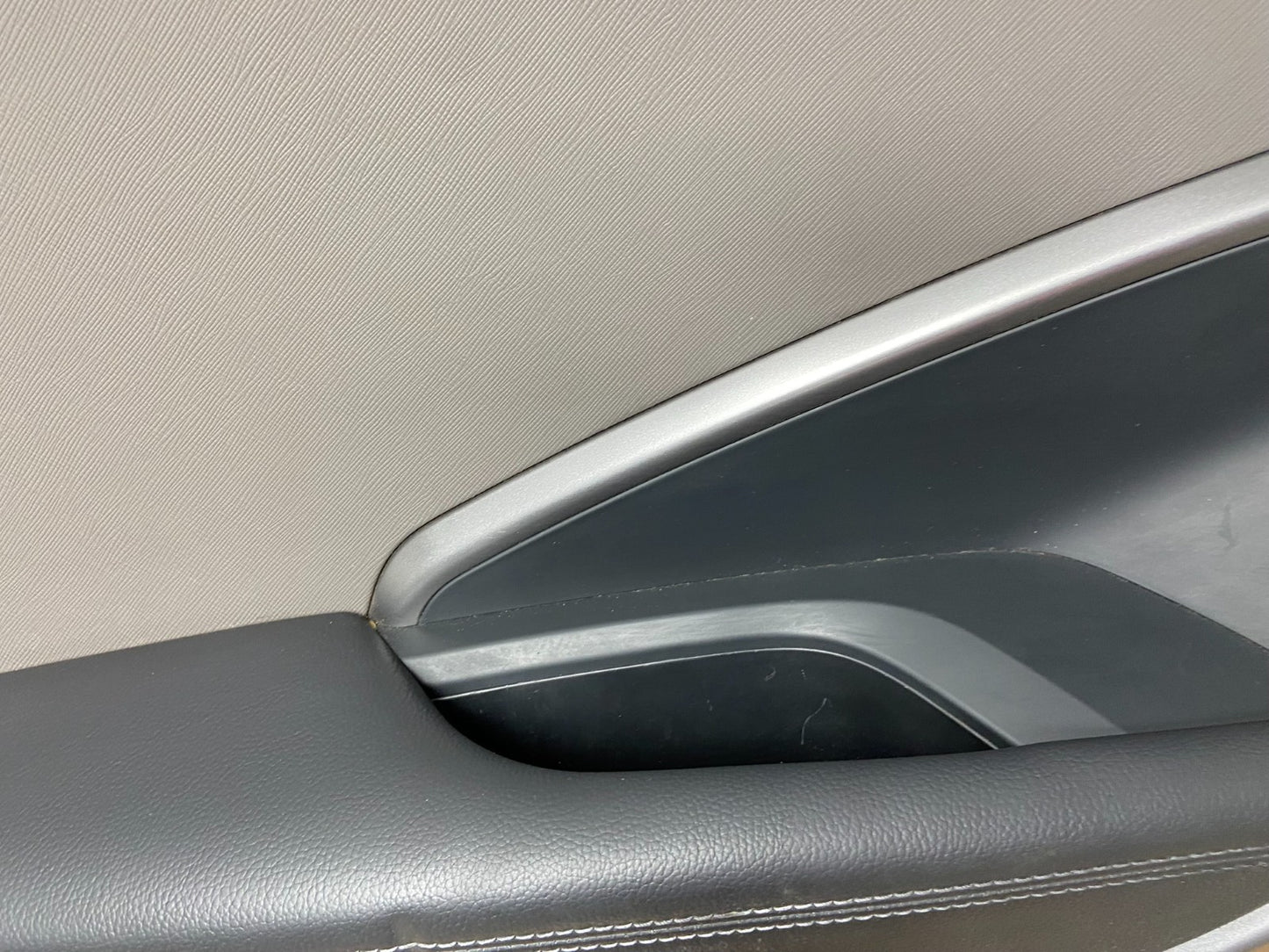 2013-2016 Hyundai Santa Fe Rear Left Driver Side Interior Door Panel Z6699 DG3