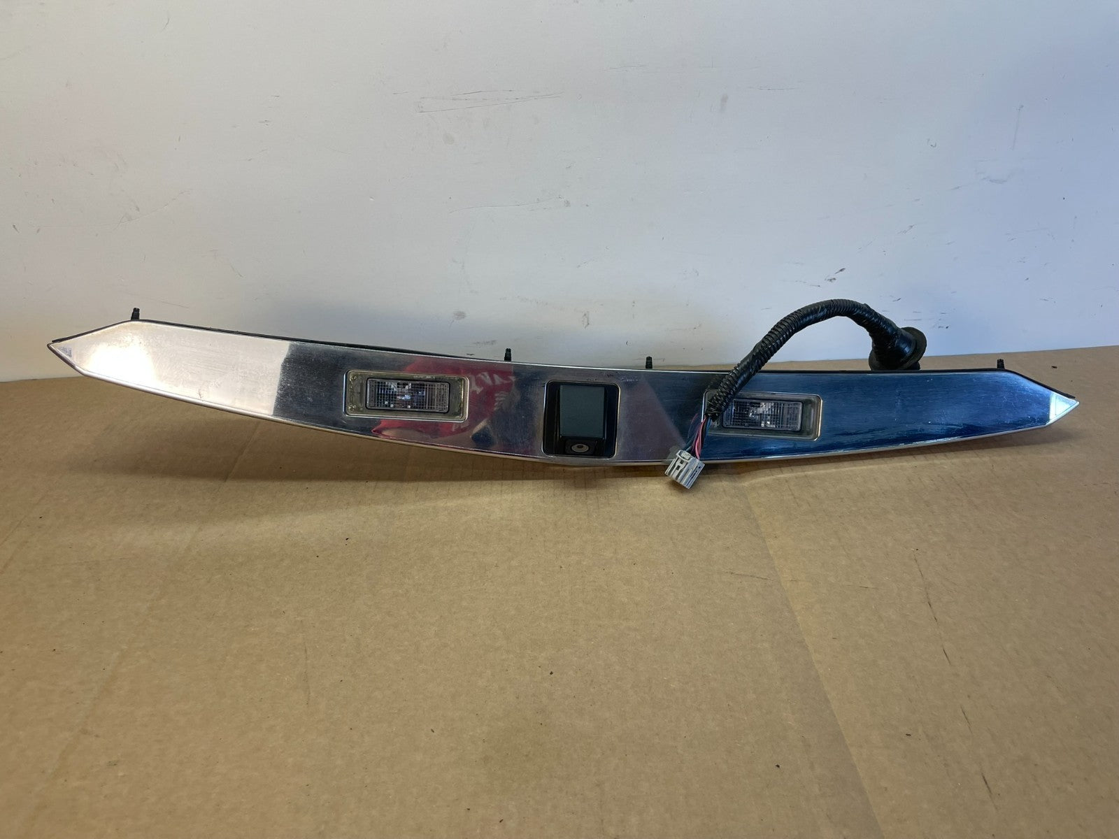 2013 to 2017 Chevrolet Traverse Liftgate Trunk Chrome Molding W/Camera ag9862 DG3