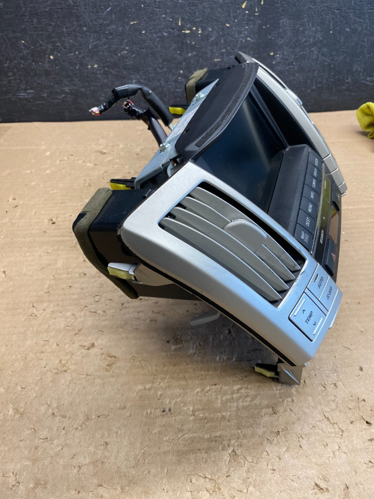 2006 to 2007 Lexus RX400H Radio Navigation Screen Climate Control AG8441 DG3