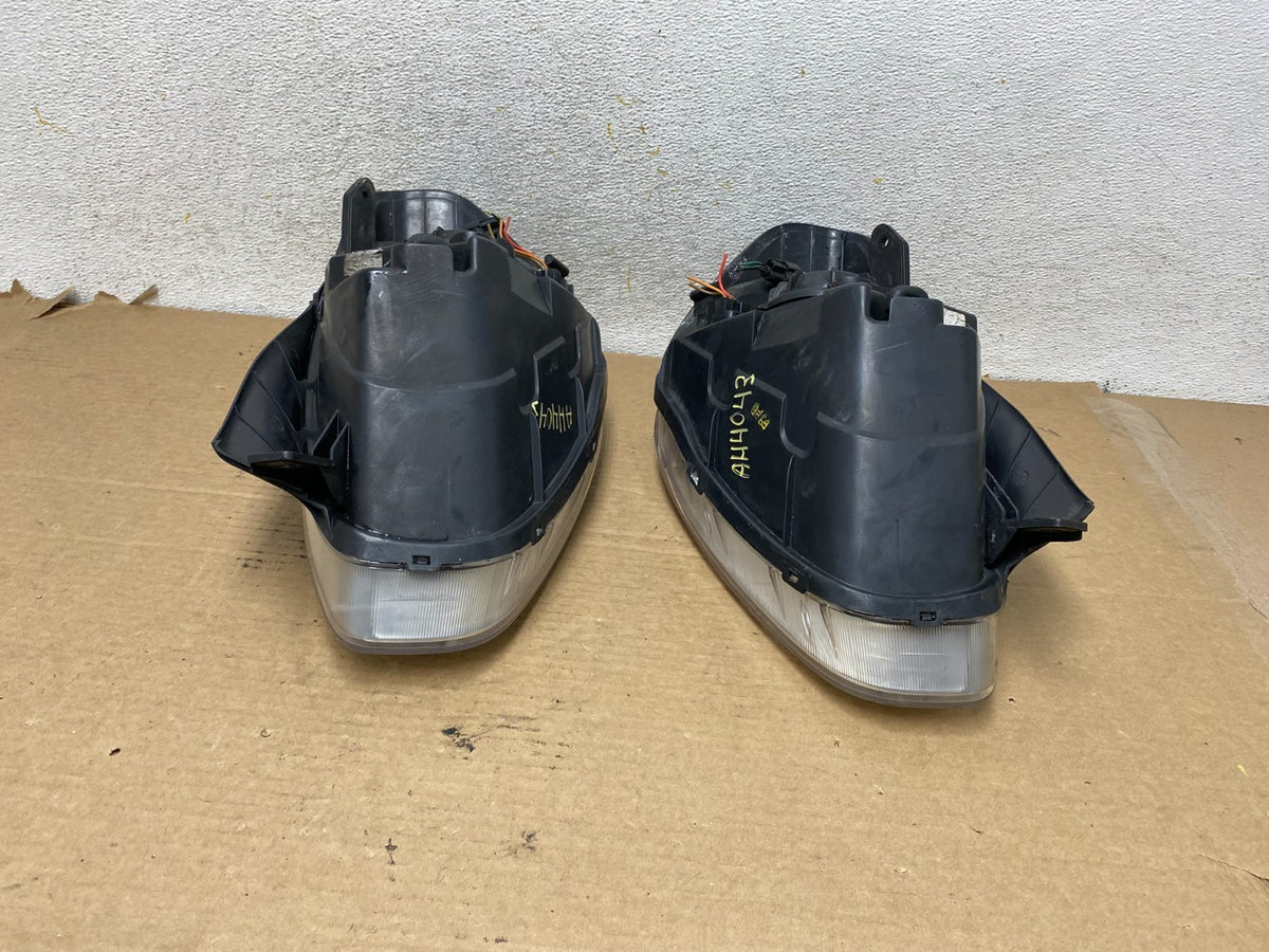 2006 to 2011 Hyundai Accent Sedan Left+Right Halogen Headlights AH4043 DW11