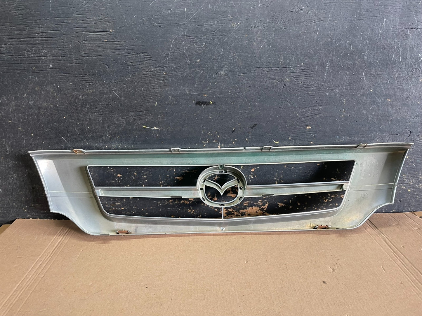 2001 to 2008 Mazda B2300 B4000 Front Upper Grill Grille OEM Z8576  DG4