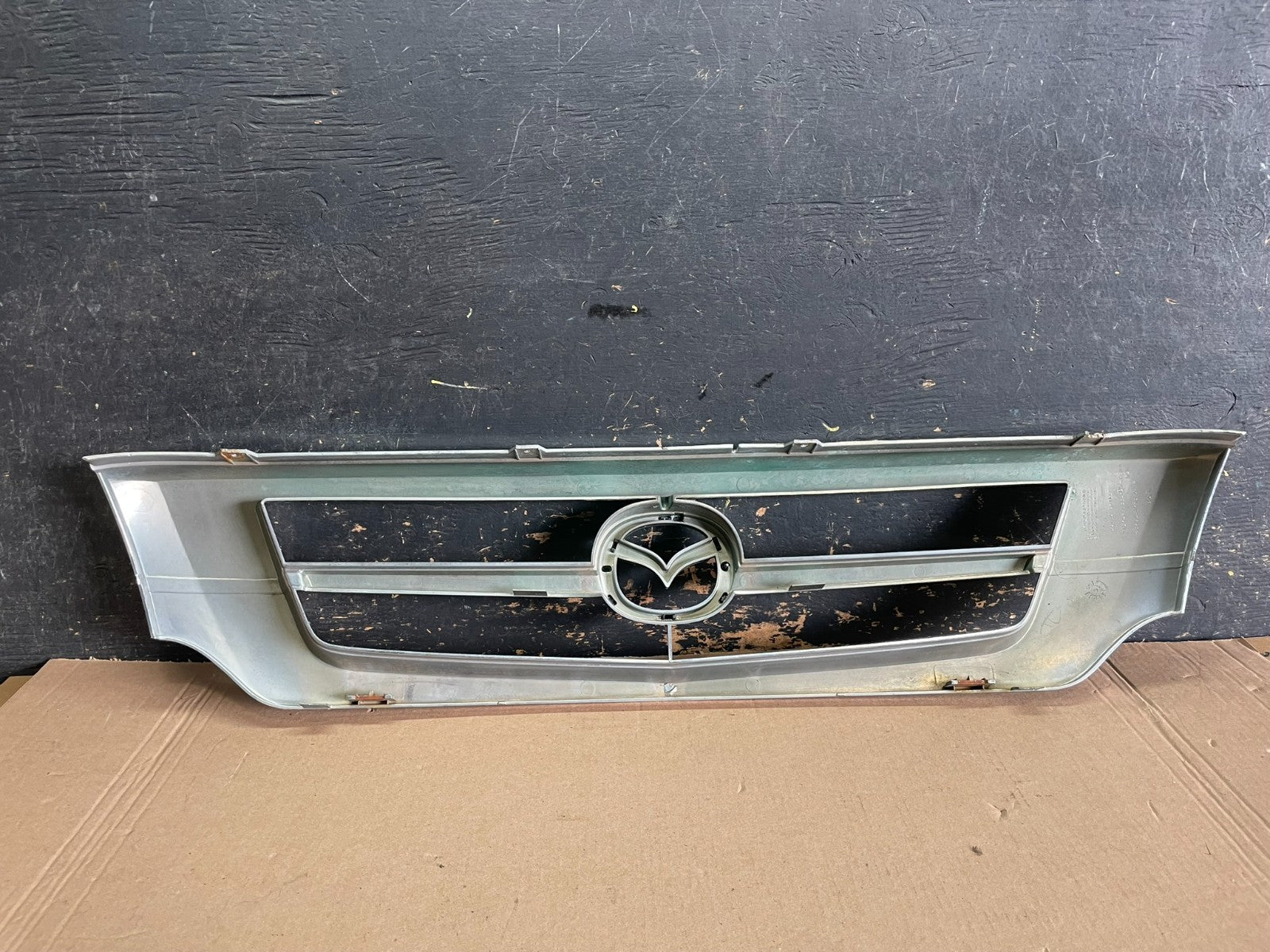 2001 to 2008 Mazda B2300 B4000 Front Upper Grill Grille OEM Z8576  DG4