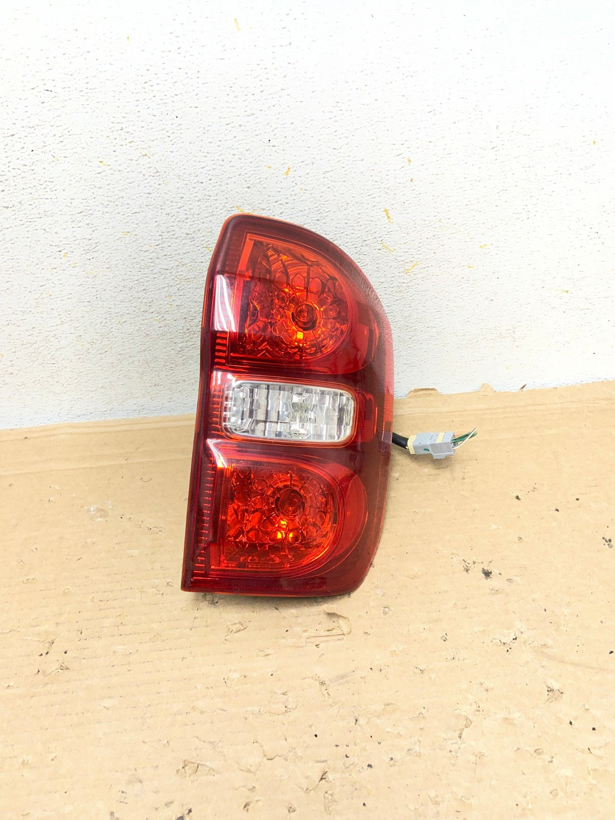 2004 2005 Toyota RAV4 Right RH Passenger Side Tail Light AH8940 LK0