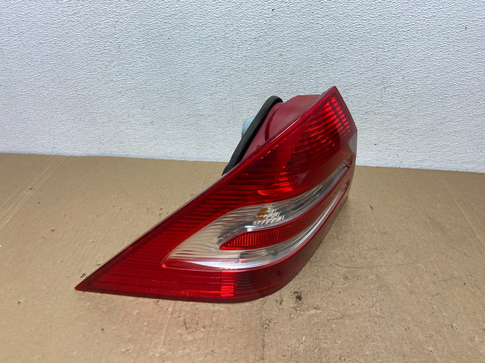 2005-2007 Mercedes-Benz C230 C240 W203 C-Class Left Driver Tail Light AC5980 DW2