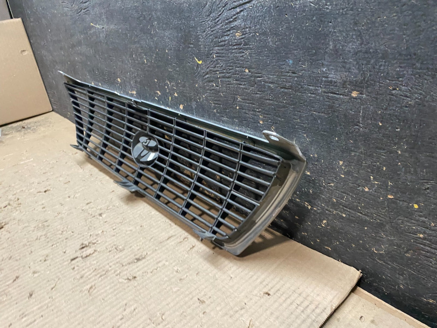 1995 1996 1997 Toyota Avalon Front Upper Grill Grille  OEM X8265 DG5
