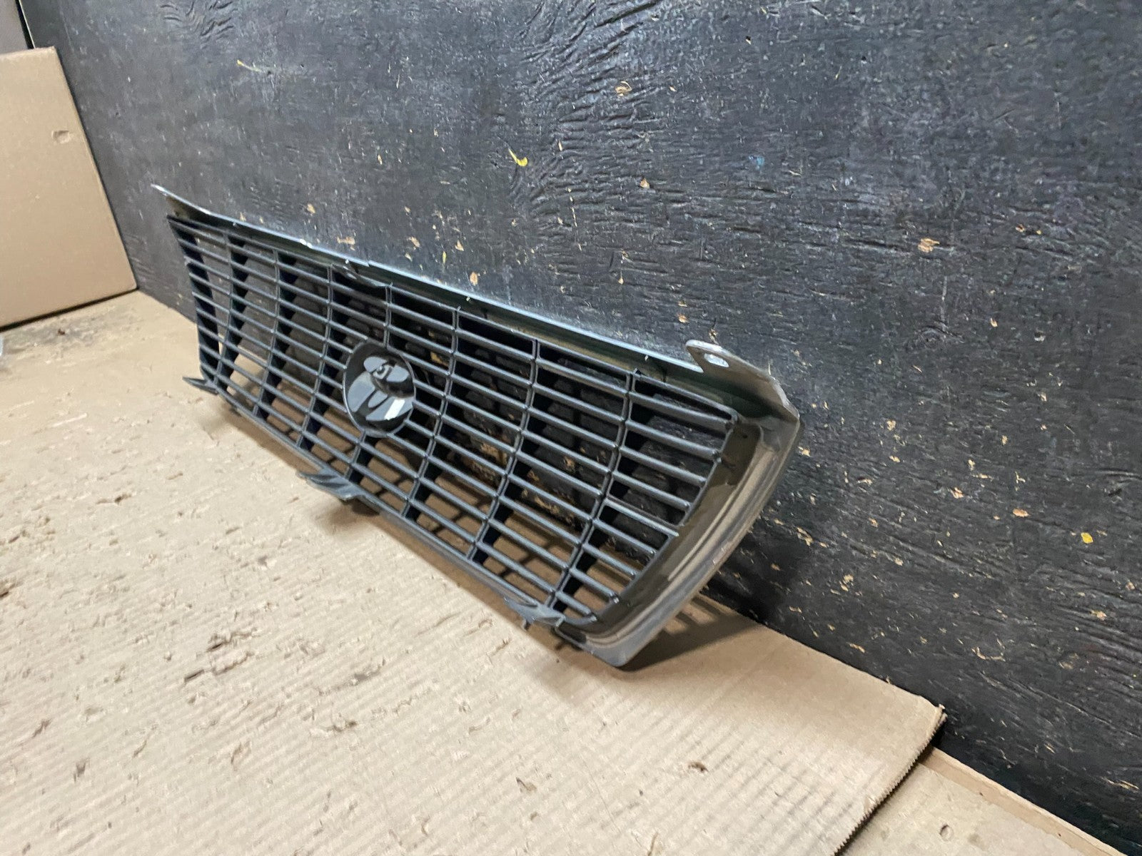 1995 1996 1997 Toyota Avalon Front Upper Grill Grille  OEM X8265 DG5
