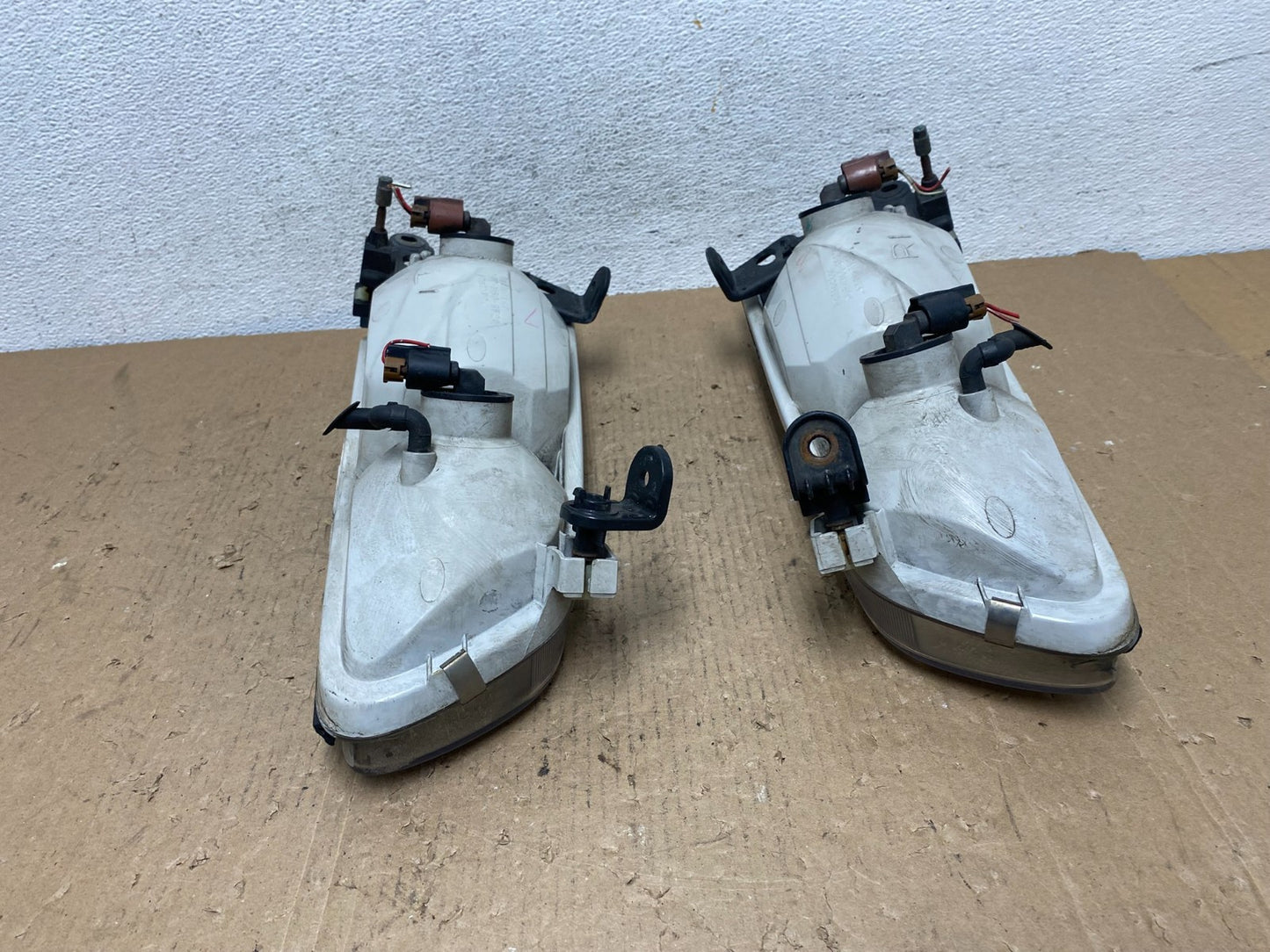 2000 to 2001 Toyota Camry Front Left+Right Side Headlights AD8814 DW9