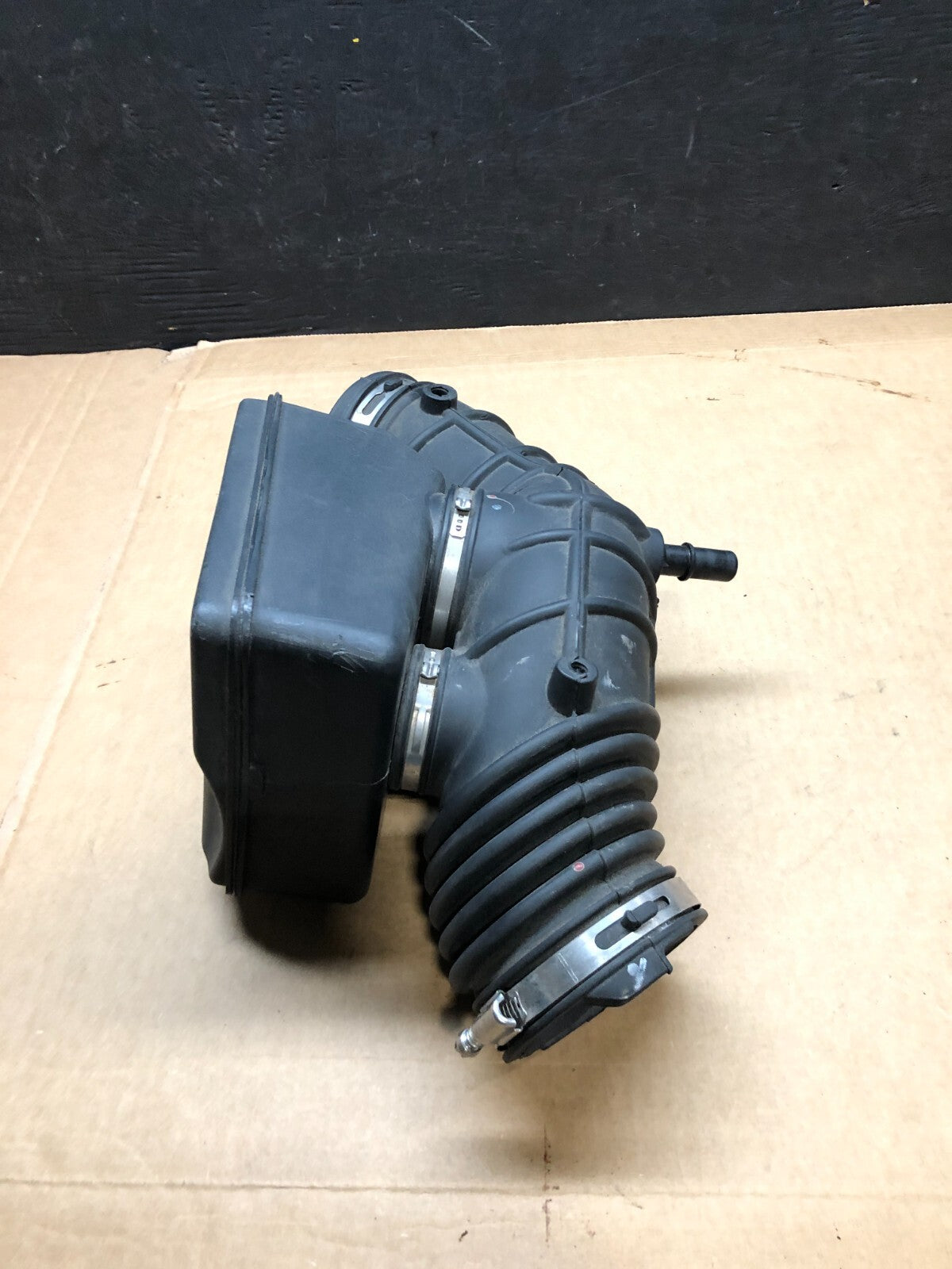 2009 to 2012 Ford Flex Taurus Lincoln Mks Air Hose  Duct Tube OEM F4259 PS7