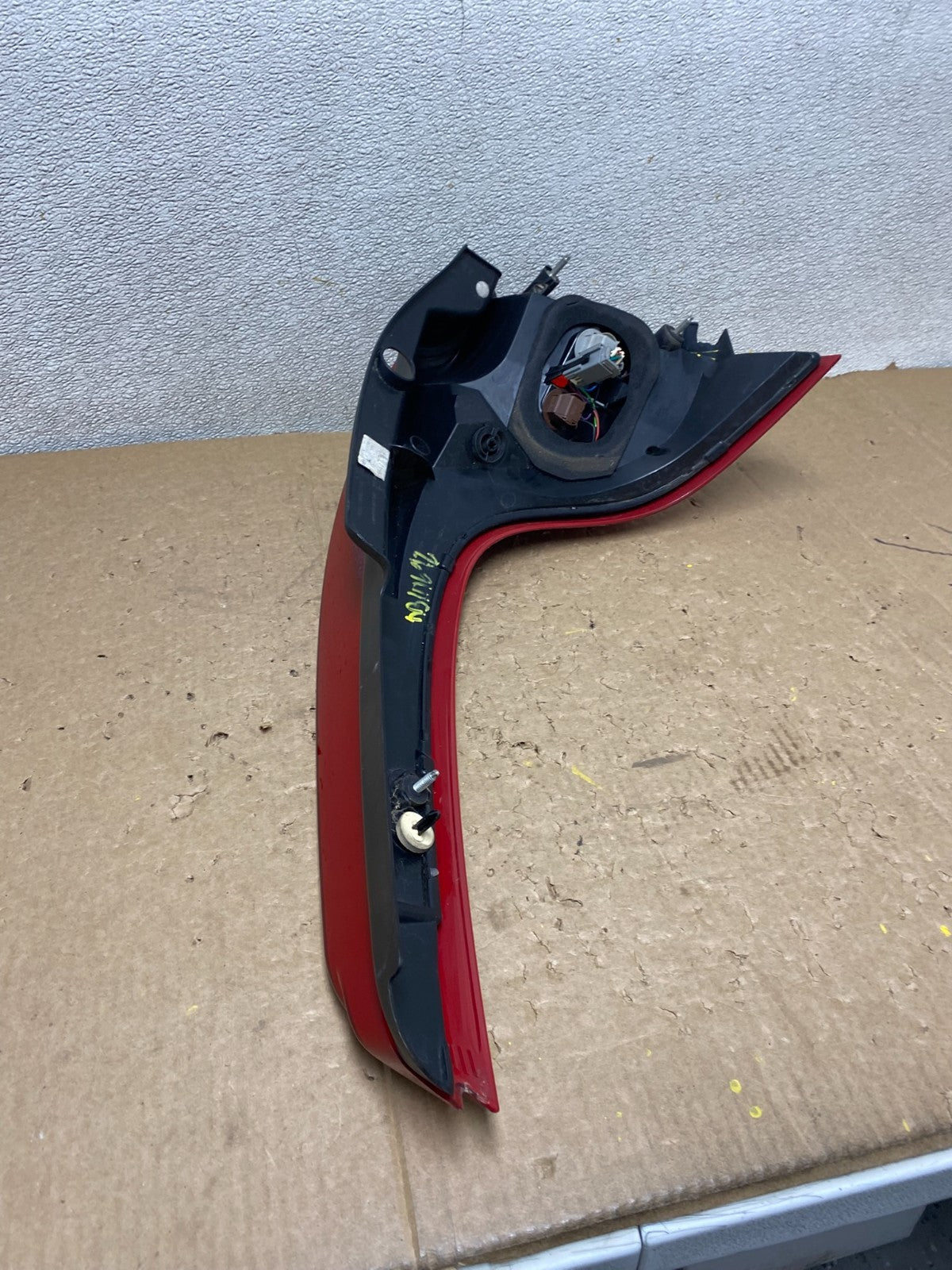 2009 to 2011 Volvo XC60 Right Passenger RH Tail Light Oem V0316 DW10