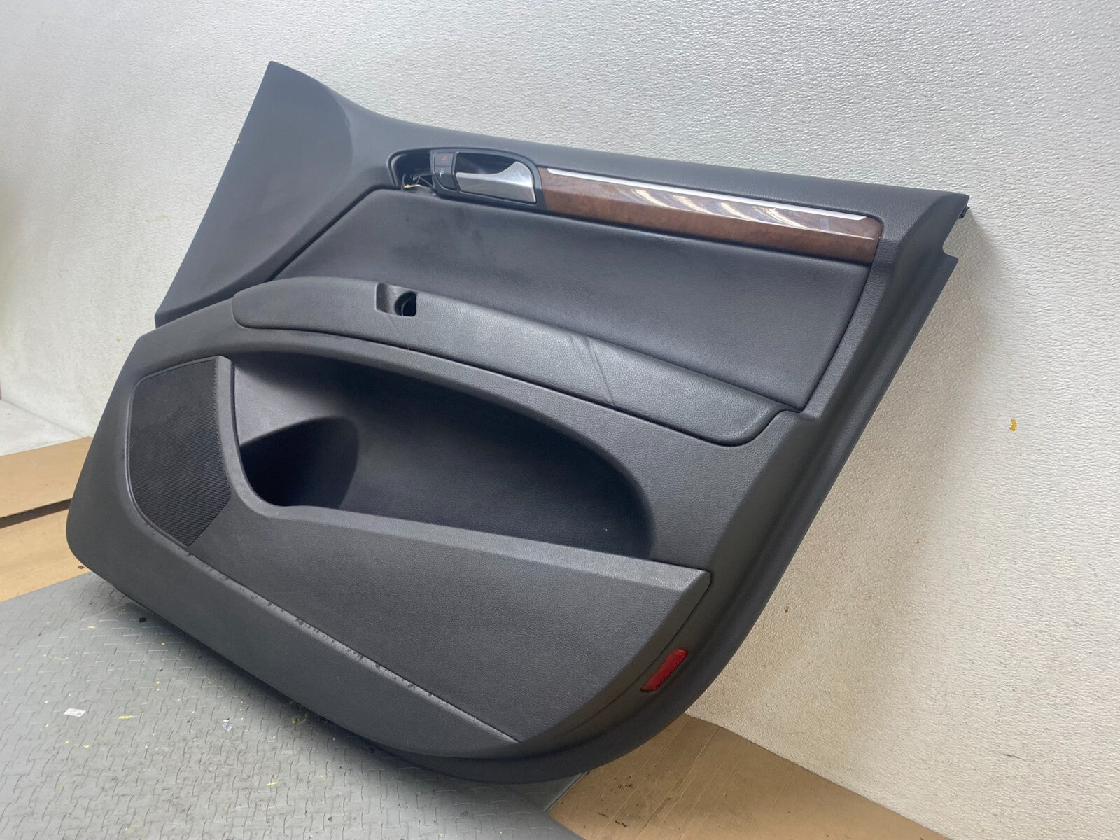 2007 to 2015 Audi Q7 Front Right Passenger Interior Door Panel OEM C7175 PS1