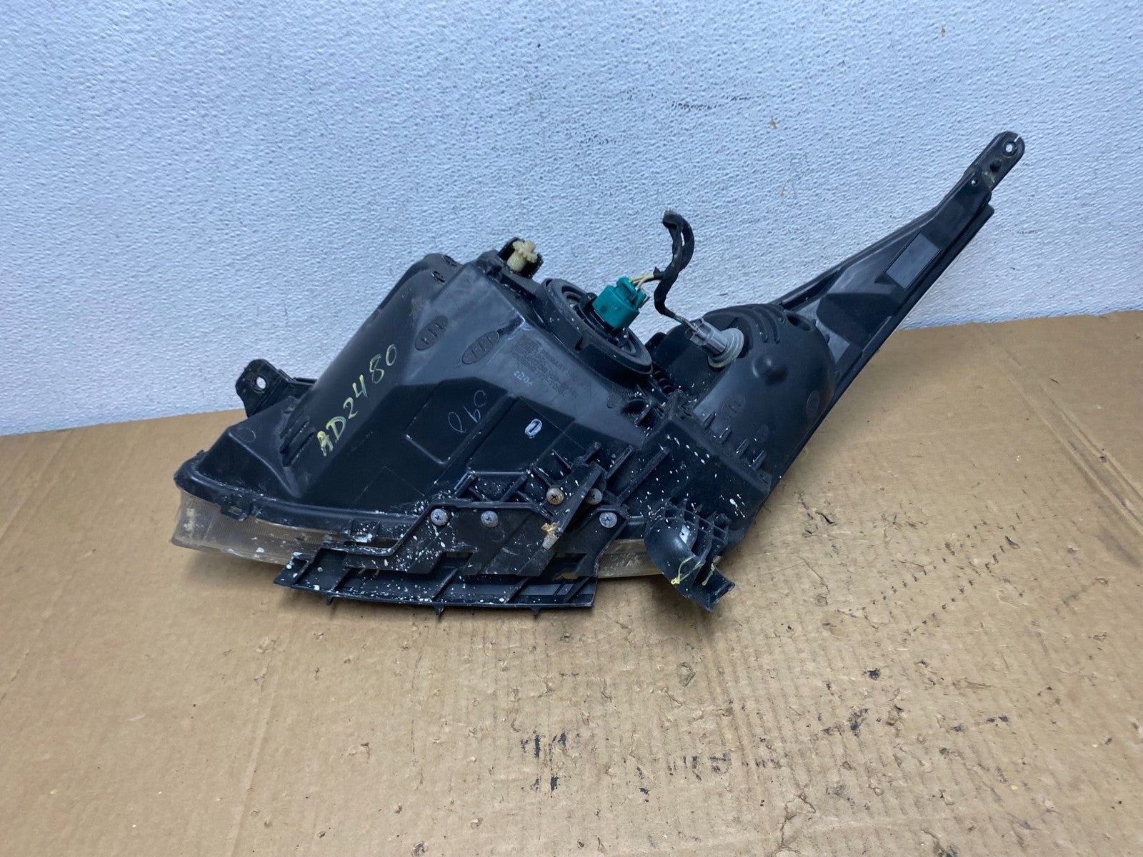 2011 to 2015 Chevrolet Cruze Halogen Right Passenger Rh Headlight AD2480 DW8