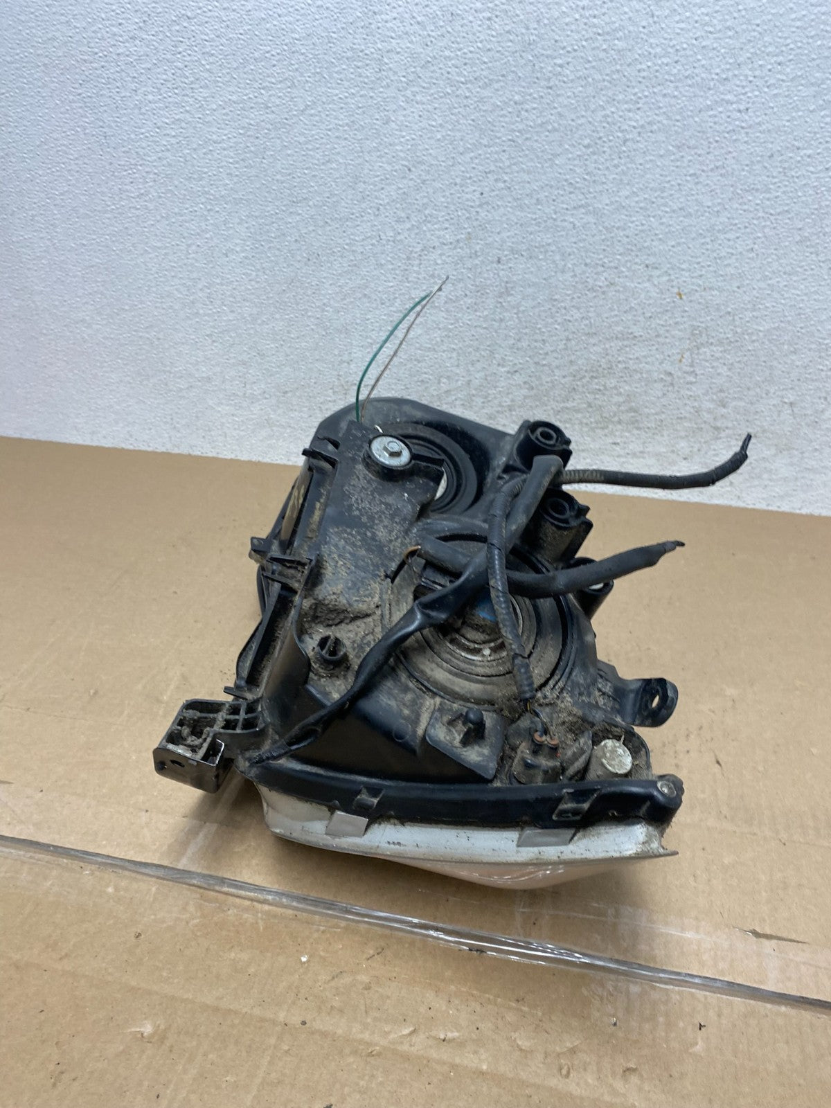 2008 - 2010 Toyota Avalon Right Passenger Side Halogen Headlight AE6736 DW6