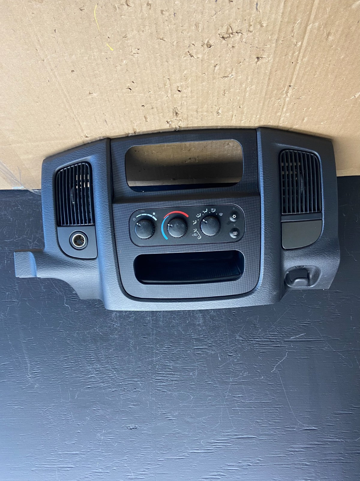 2002 to 2005 Dodge Ram Radio Climate Control Dash Air Vent Bezel Trim ad2286 DG0