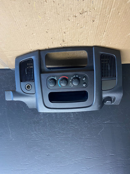 2002 to 2005 Dodge Ram Radio Climate Control Dash Air Vent Bezel Trim ad2286 DG0