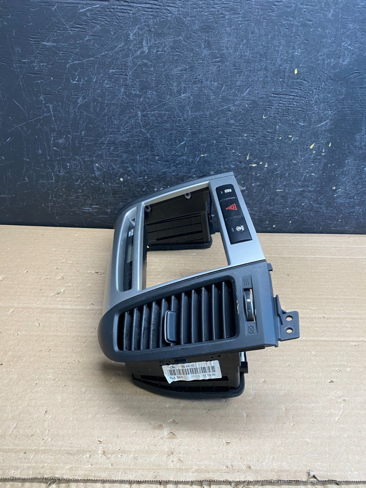 2007 to 2009 Hyundai Santa Fe Center Dashboard Radio Bezel Trim AG0166 DG1