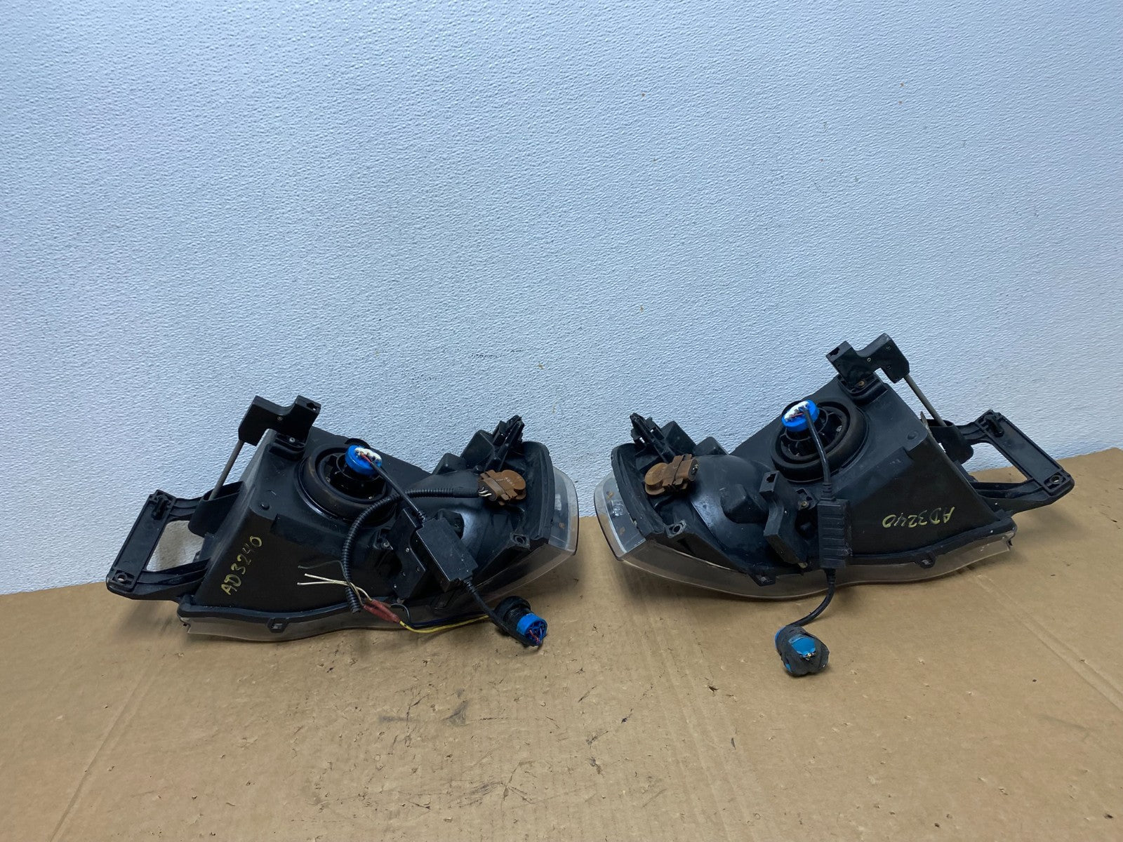 2002 to 2005 Dodge Ram Left+Right Side Headlights AD3240 DW8