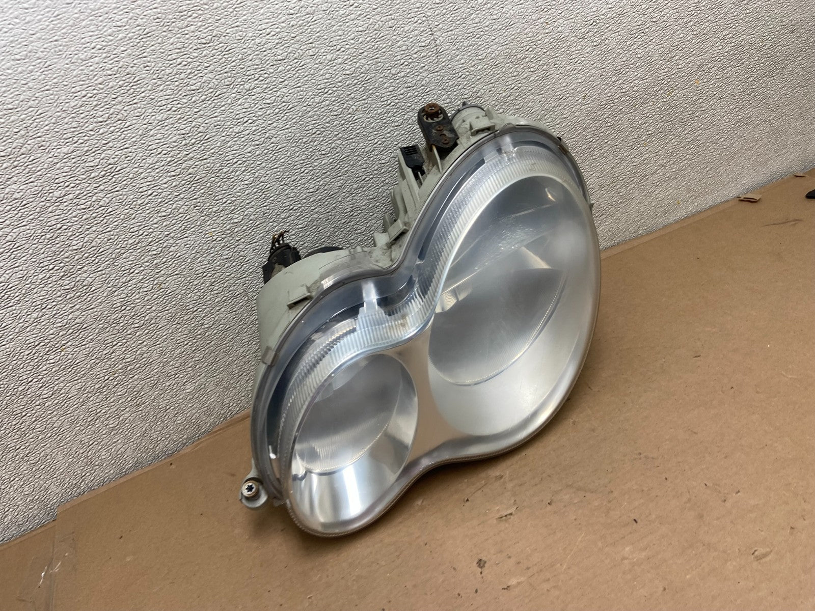 2005 to 2007 Mercedes-Benz C-Class Left Driver LH Side Headlight OEM AA9871 DW2