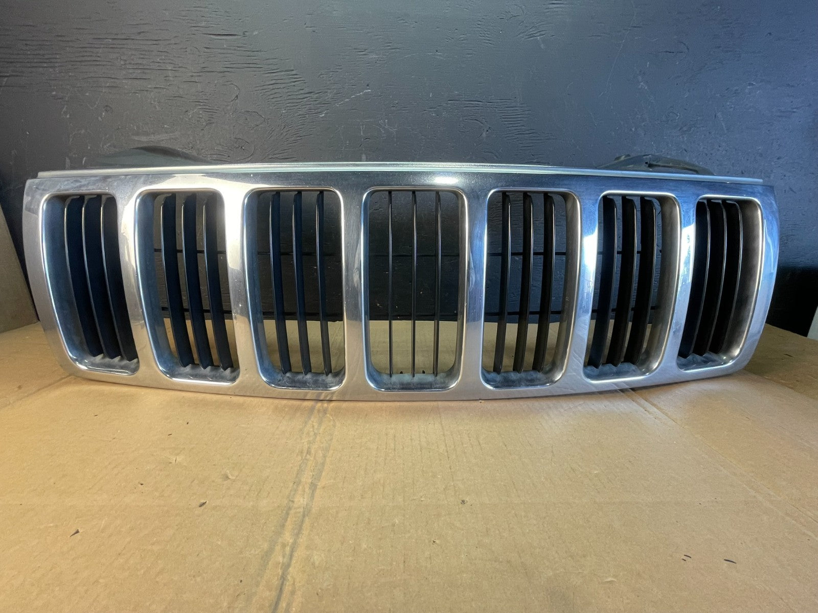 2005 2006 2007 Jeep Grand Cherokee Front Upper Grill Grille AC5311 DG0