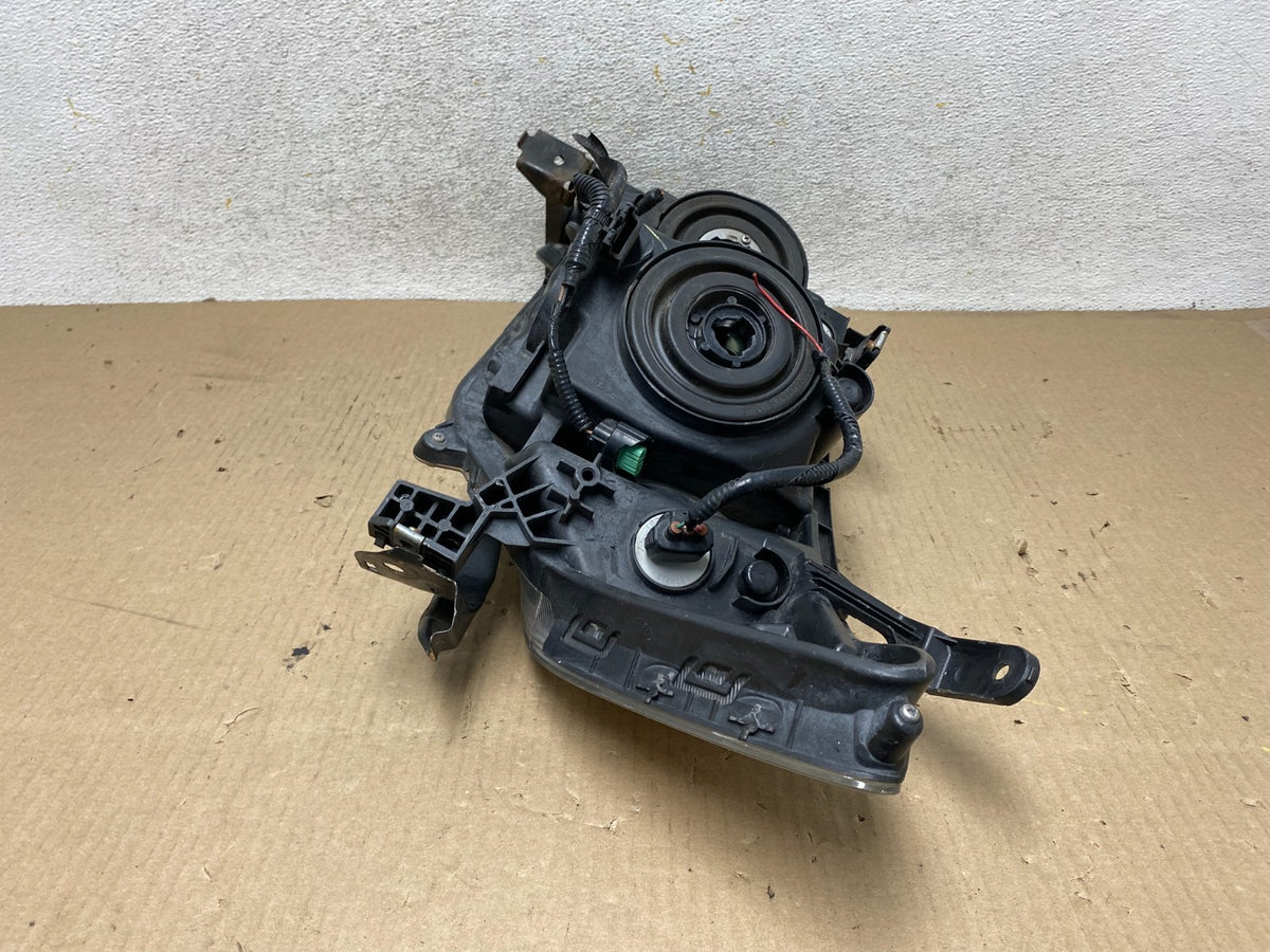 2011 to 2013 Honda Odyssey Front Right Passenger Headlight Halogen AH5827 DW10