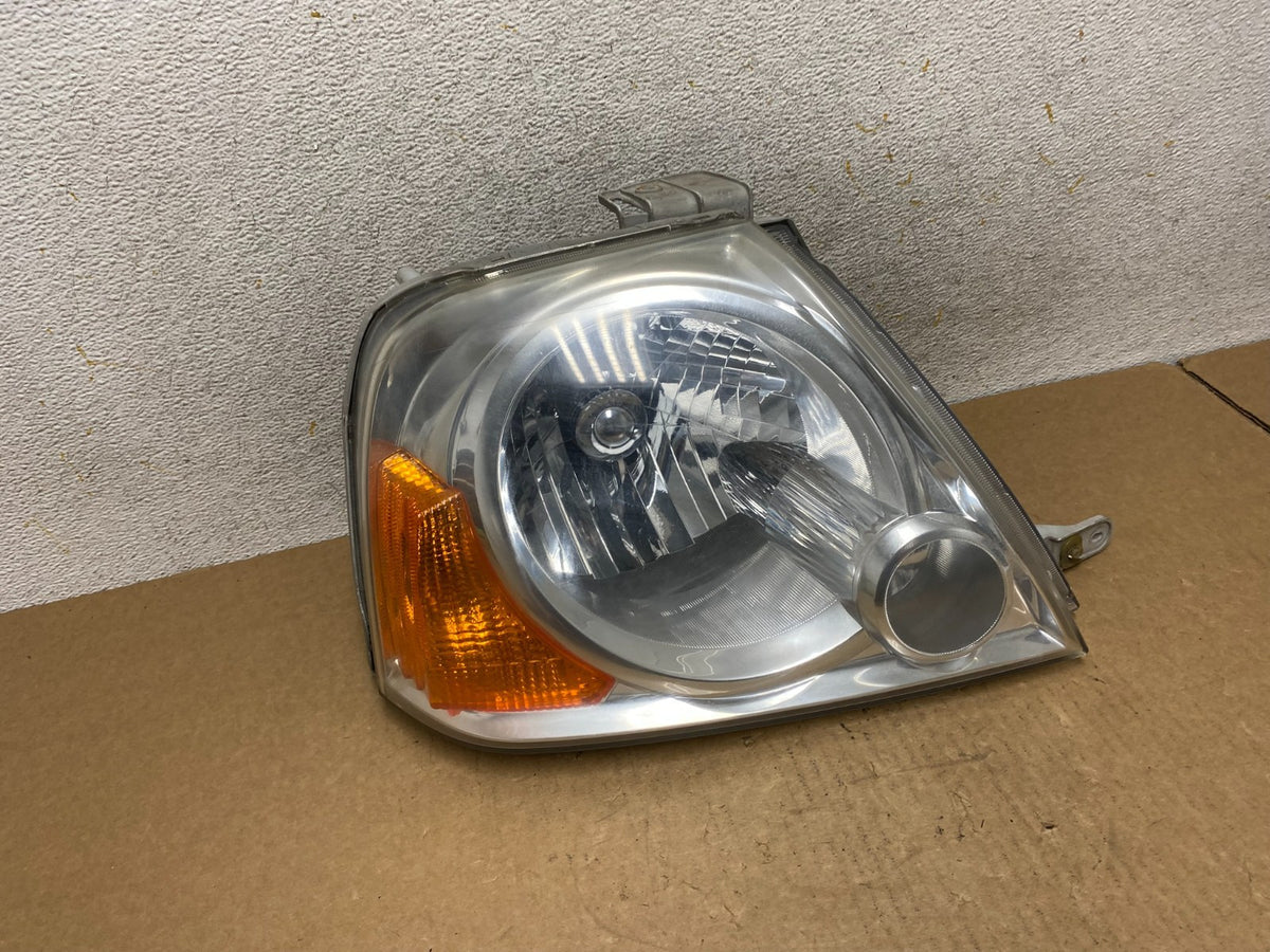 2004 - 2006 Suzuki XL-7 XL7 Right Passenger Side Halogen Headlight AI3407 DW0