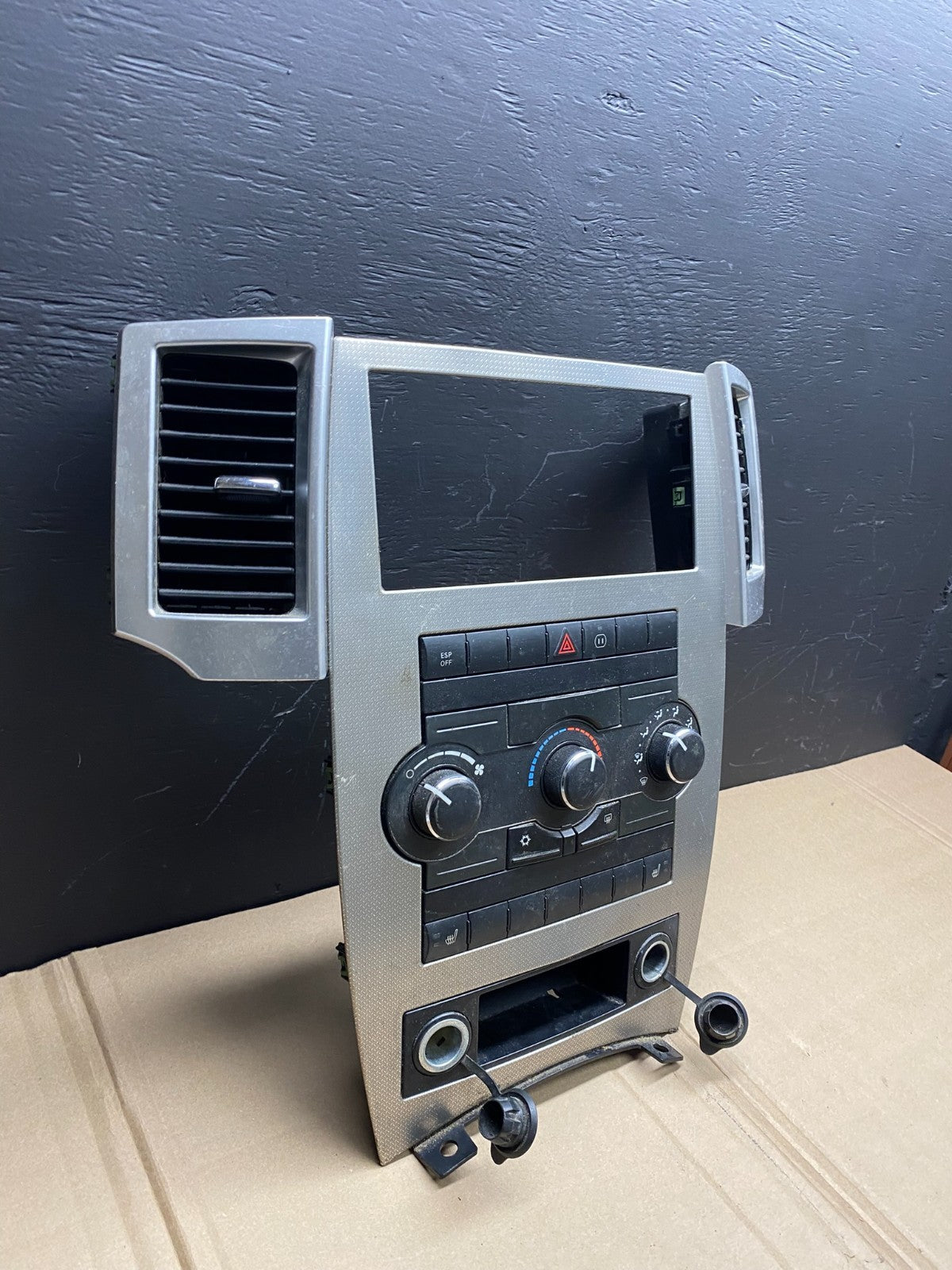 2008 2009 2010 Jeep Commander Grand Cherokee A/C Climate Control Bezel ab8635 DG2