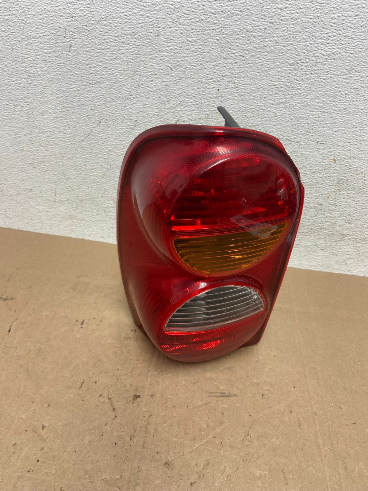 2002 2003 2004 Jeep Liberty Left Driver LH Side Tail Light AE5999 DW0