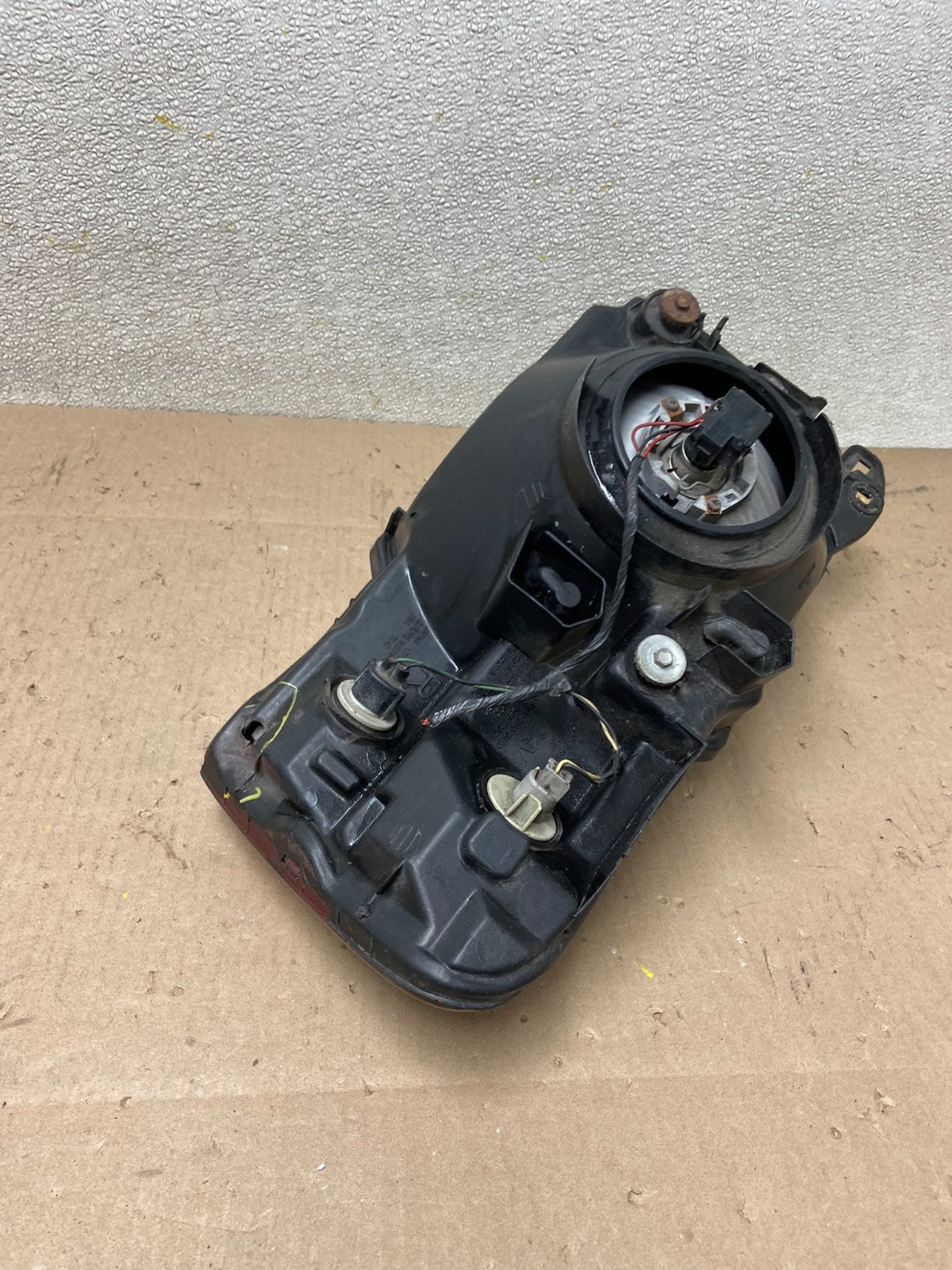 2000 to 2004 Mitsubishi Montero Pajero Right Passenger RH Headlight AA0454 DW6