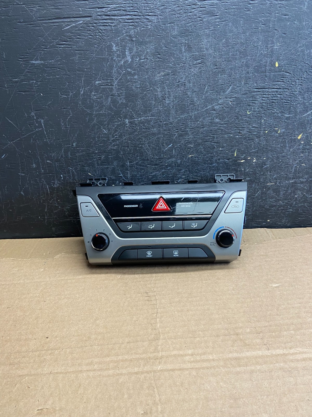 2017 to 2018 Hyundai Elantra Center Heater A/C Climate Control Panel AF2429 DG0