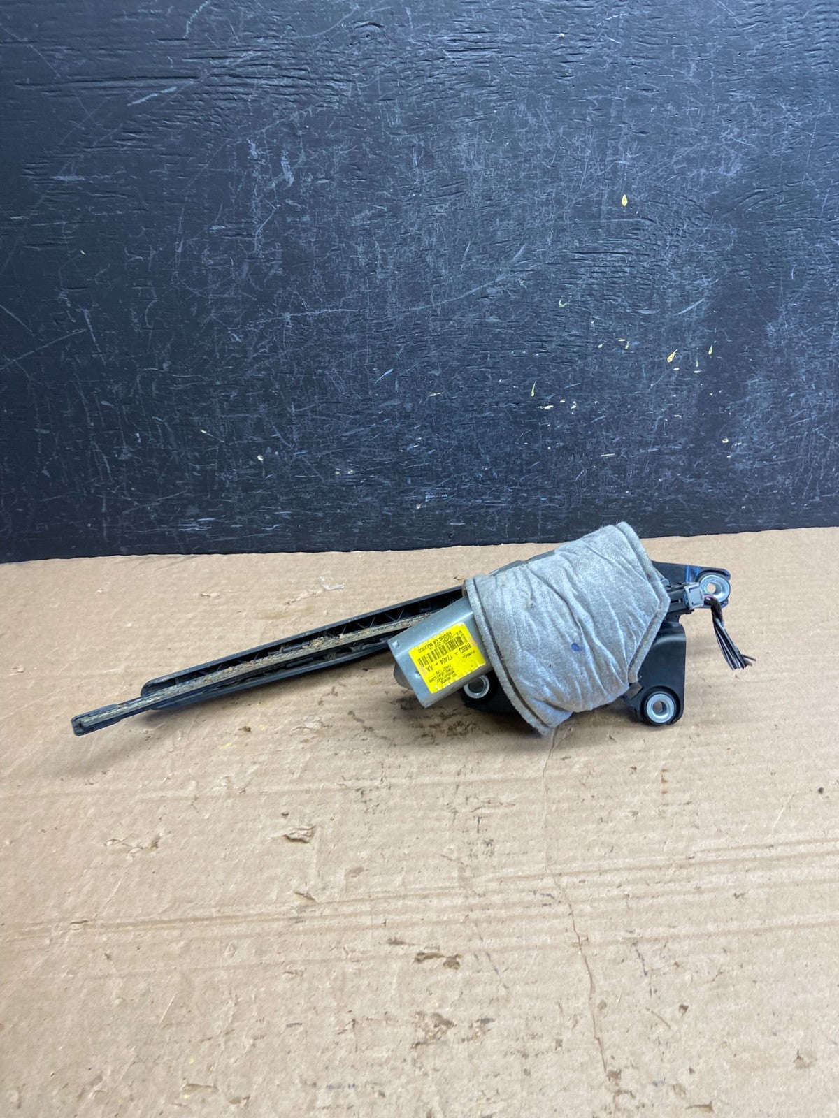2011 to 2019 Ford Explorer Rear Windshield Wiper Motor AF2251 DW4