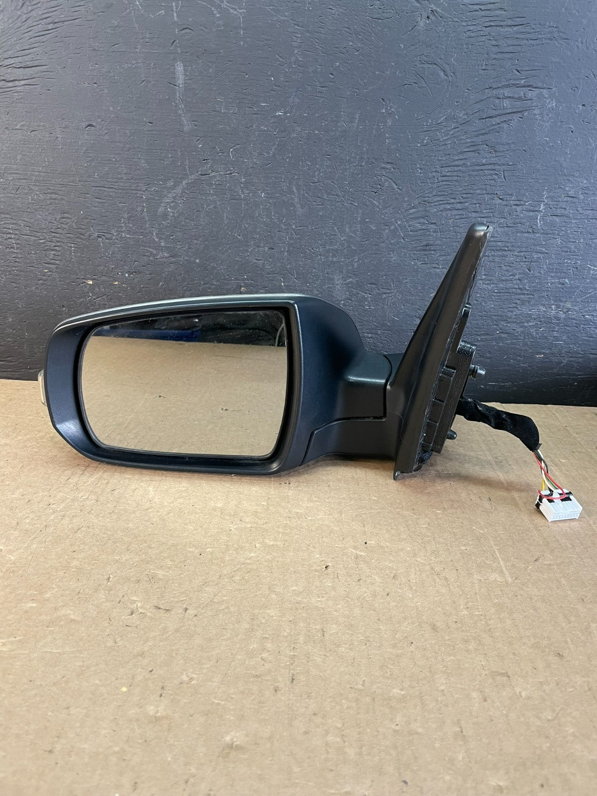 2011 - 2015 Kia Sorento Left Driver Lh Side Door Mirror Turn Signal AD03354