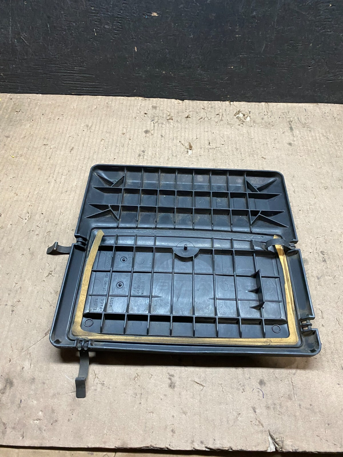 2008 to 2012 Ford Escape Engine Motor Cover Oem j1261 DG5