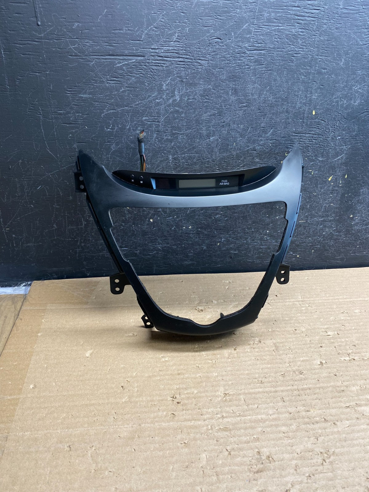 2011-2013 Hyundai Elantra Dash Radio Bezel Clock Display Trim AG6476 DG0
